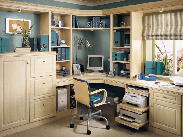 Classic home office with hidden bed in Maple