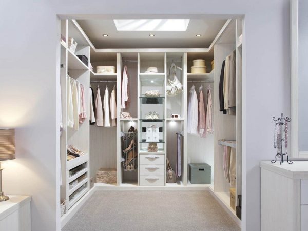 Fitted walk in wardrobe in Pearl White