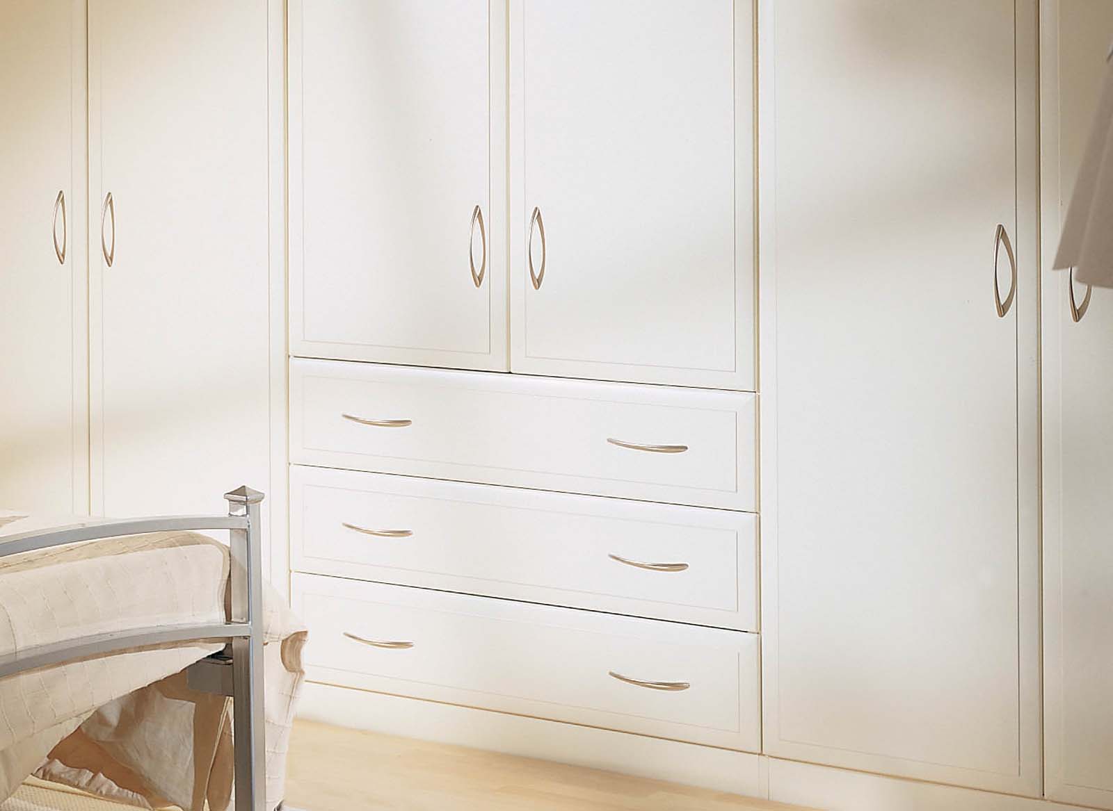 Integrated drawers and wardrobes Strachan