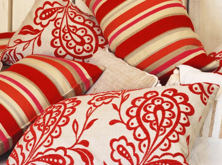 Pattern red scatter cushions