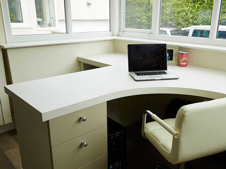 Curved peninsular desk