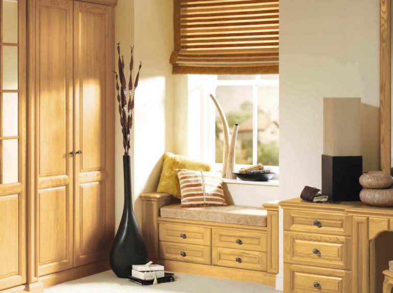 Detail of fitted window seat in Shades of Oak bedroom