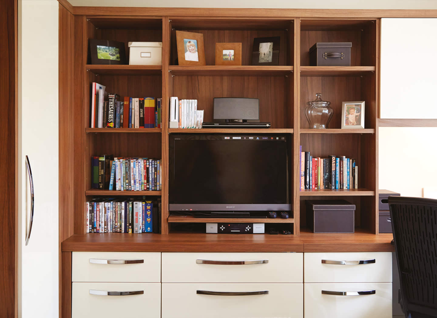 Case study showing fitted cabinet in study bedroom