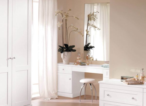 Verona dressing table in natural light