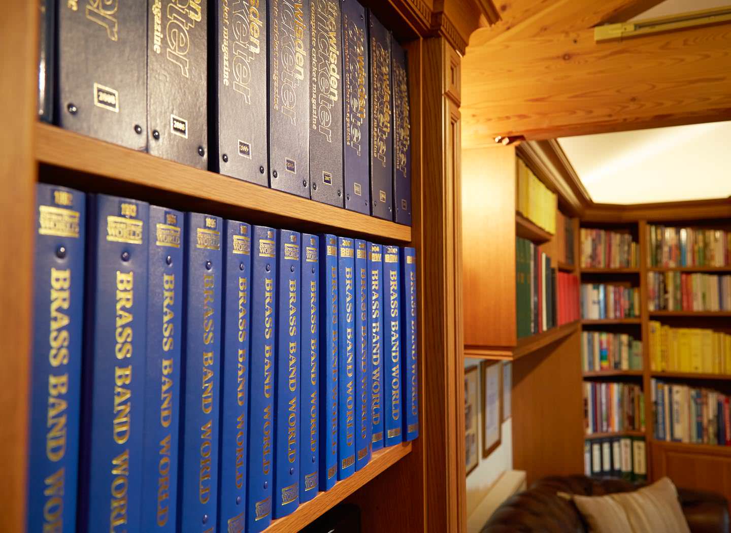 Oak fitted bookshelves