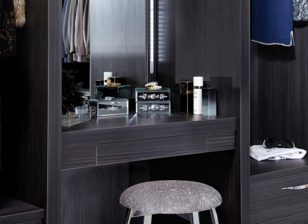 Integrated dressing table