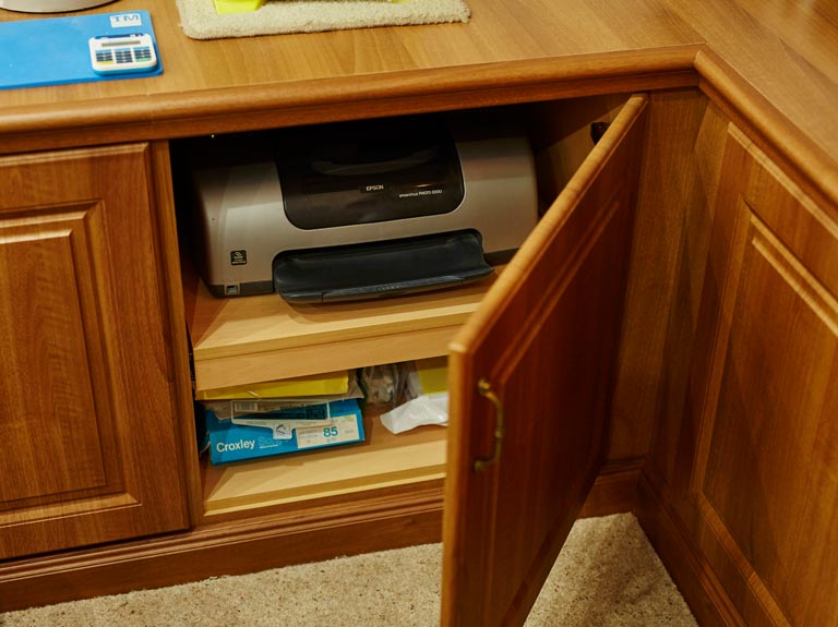 Hidden pull-out printer shelf