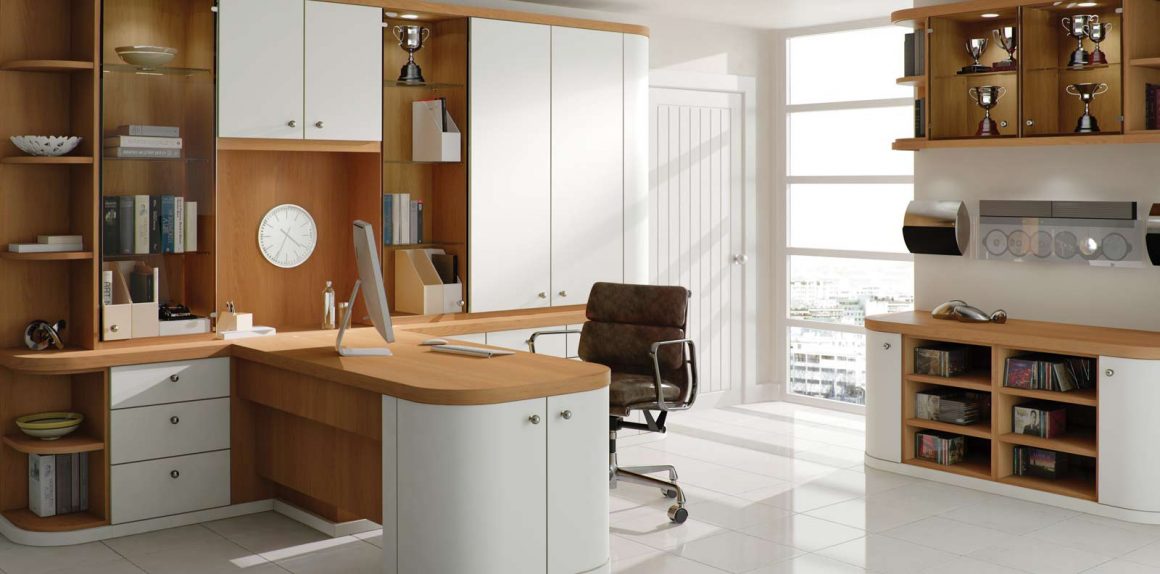 Fitted home office in optima pure white and natural oak