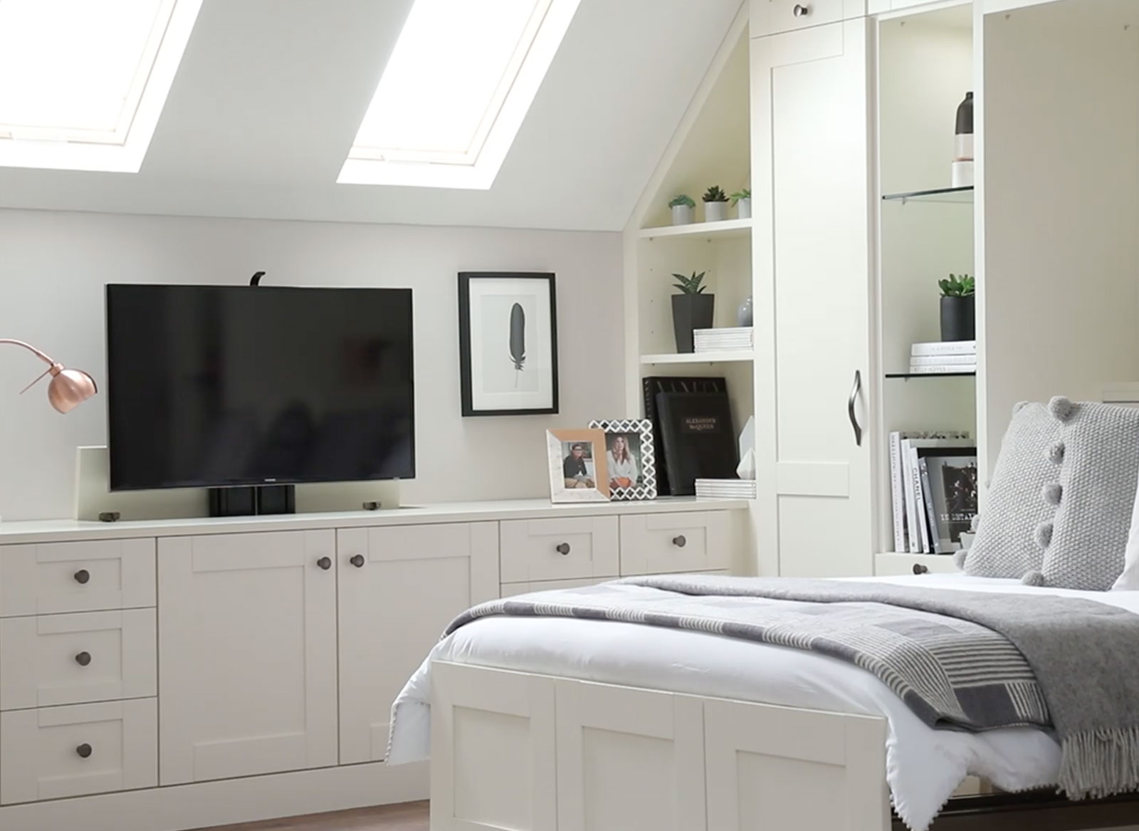 popuptvscreen Strachan
