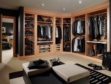 Fitted dressing room in beech
