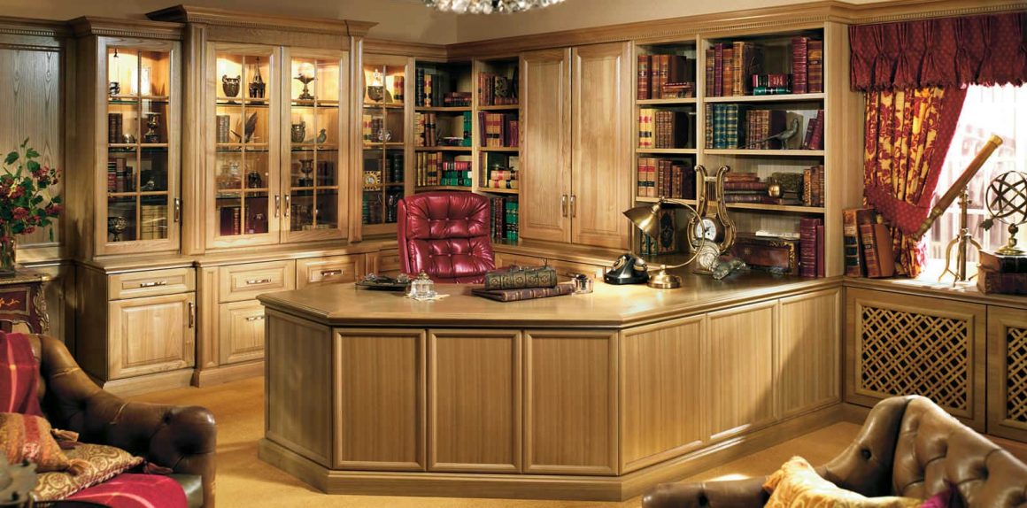 Traditional home office in shades of oak