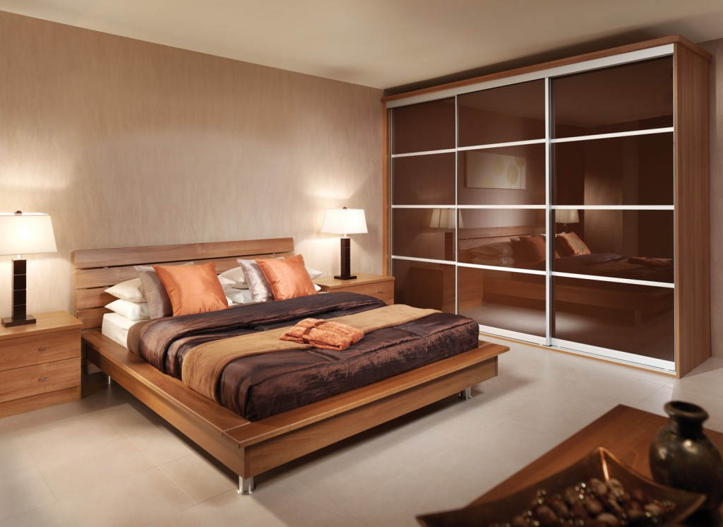 Contemporary sliding doors on fitted bedroom wardrobe