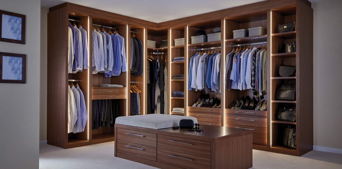 Ultimo Dressing Room in American Black Walnut